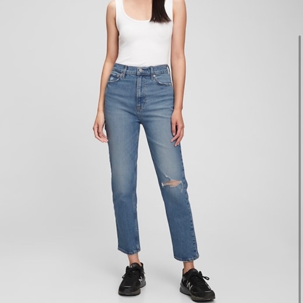 GAP- Sky High Rise Cheeky Straight Jeans with
Washwell suze 27 regular